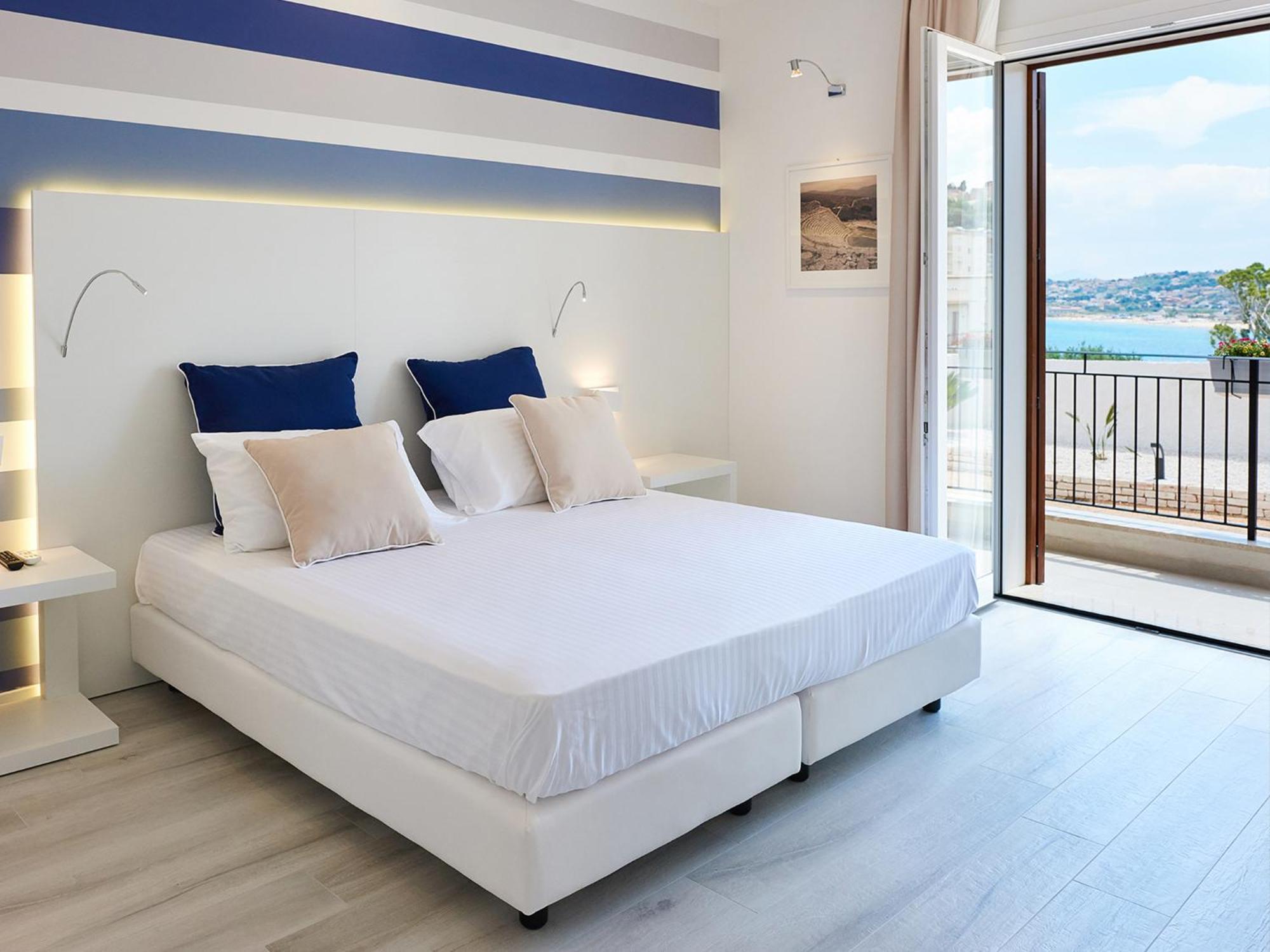 Triple Room Sea View Balcony Ground Floor,1322625205:JPEG